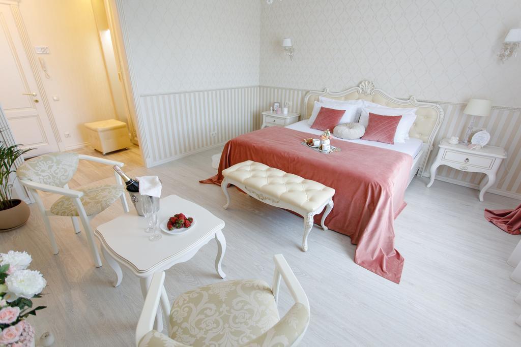 Royal Suite Apartment With Jacuzzi سومي المظهر الخارجي الصورة